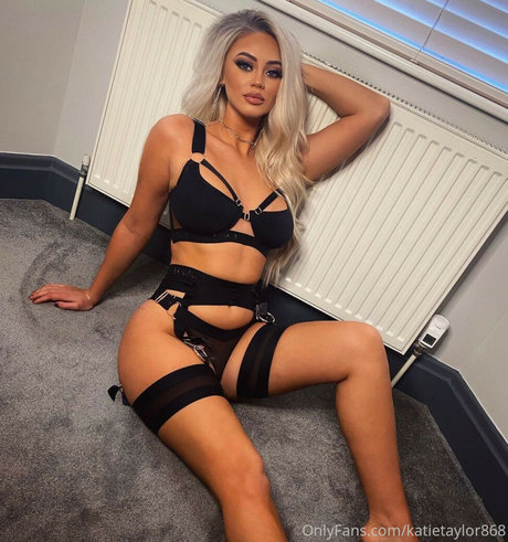 lesbian strapon onlyfans nudes photo