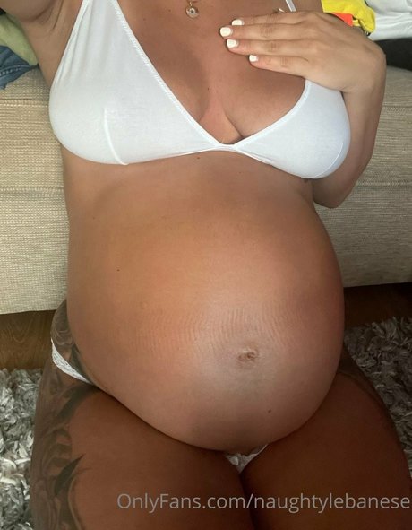 Naughty Lebanese model nude pic