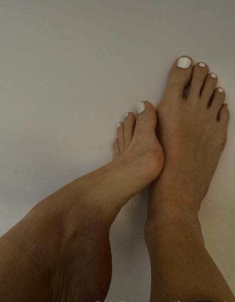 feetronnie profile pic