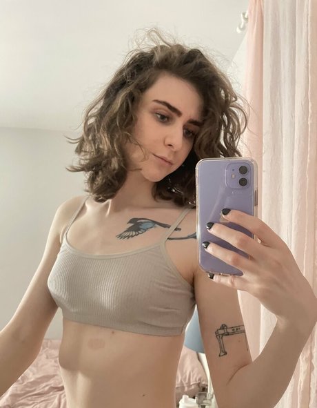 Miss Crows Nest nice model photo