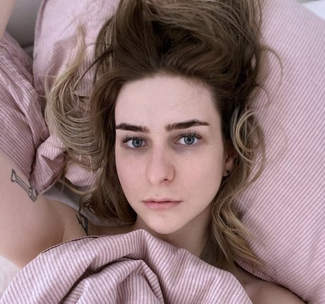 Miss Crows Nest nice star pictures