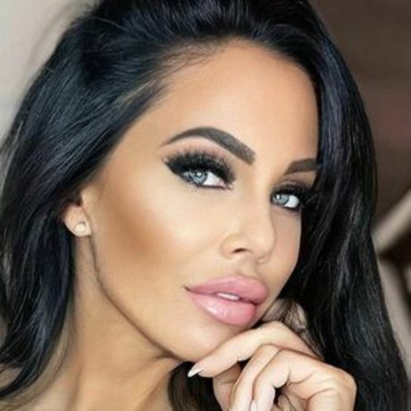 Onlyheni star perfect pictures