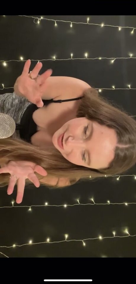 Kelly Belly ASMR star pornographic picture