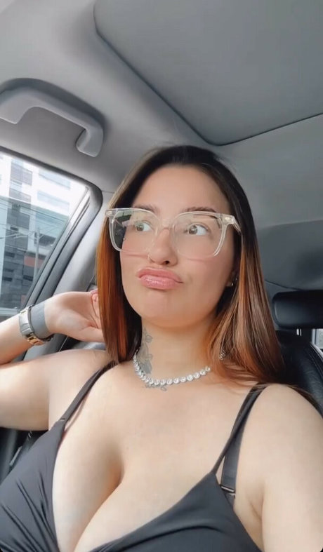 Kamila Rias top model picture