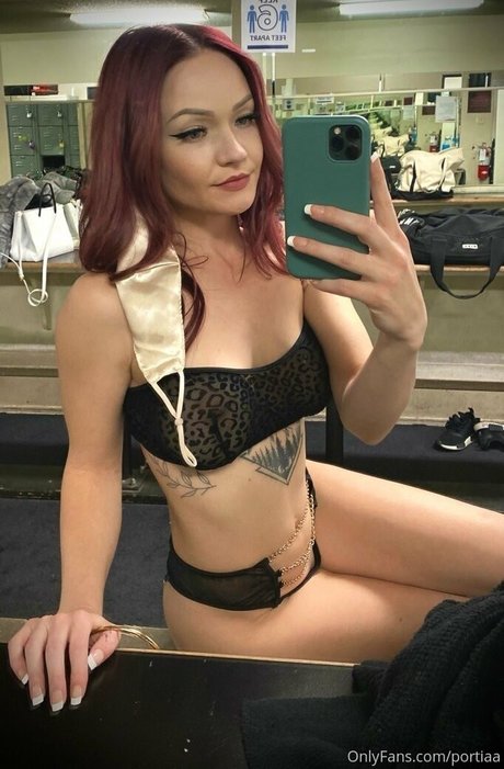 portiaa nude model photo