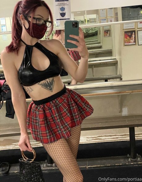 portiaa exclusive model images