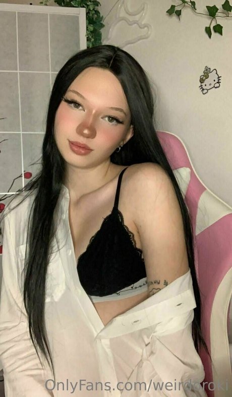 weirdoroki model beautiful img