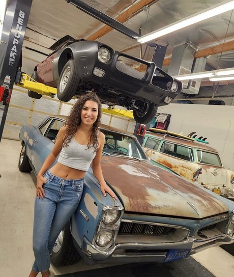 Liv Scaffidi nude star photo