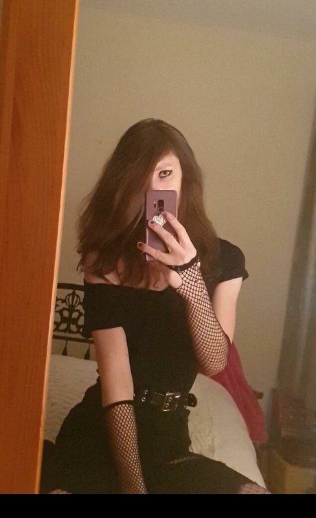 Raven64190 nude star pictures