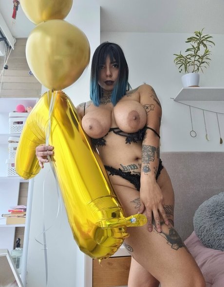 miaumiloucb star hot pictures