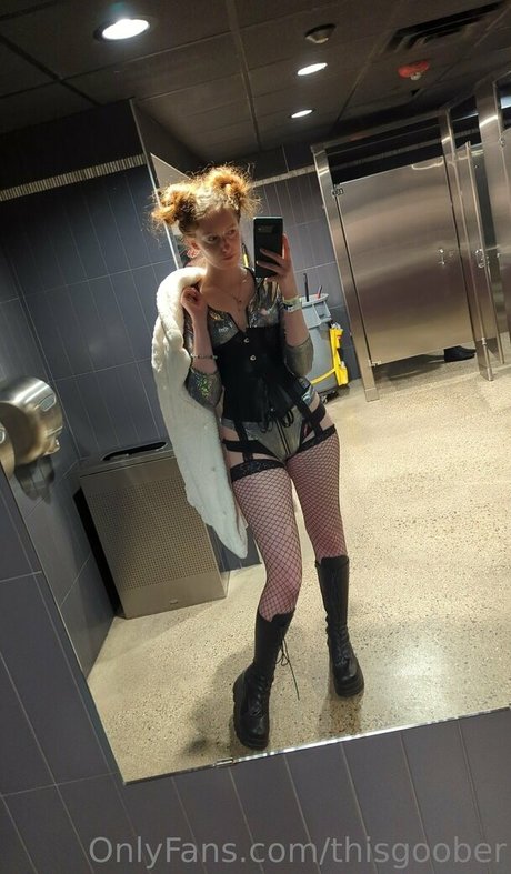 thisgoober model exclusive photos