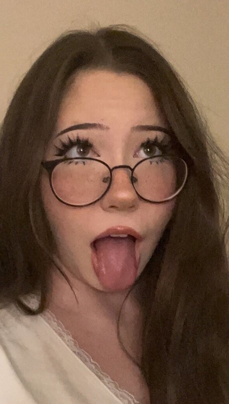 glasses onlyfans exclusive img