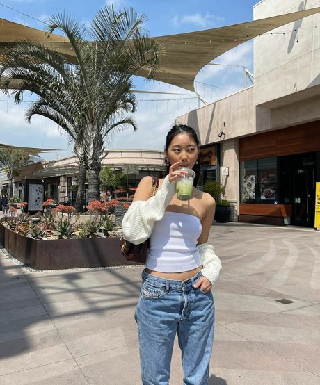 thuvnn pretty pornstar photo