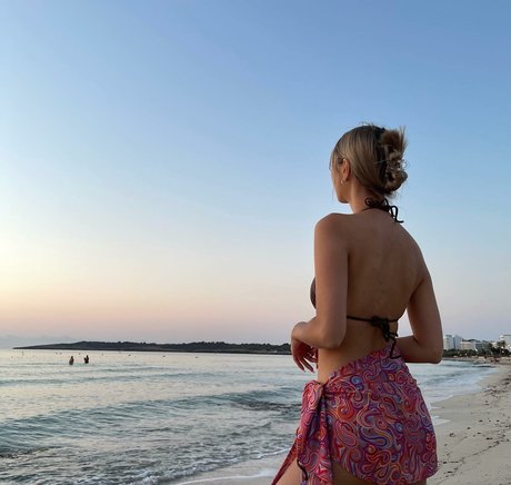 thuvnn sexy actress images