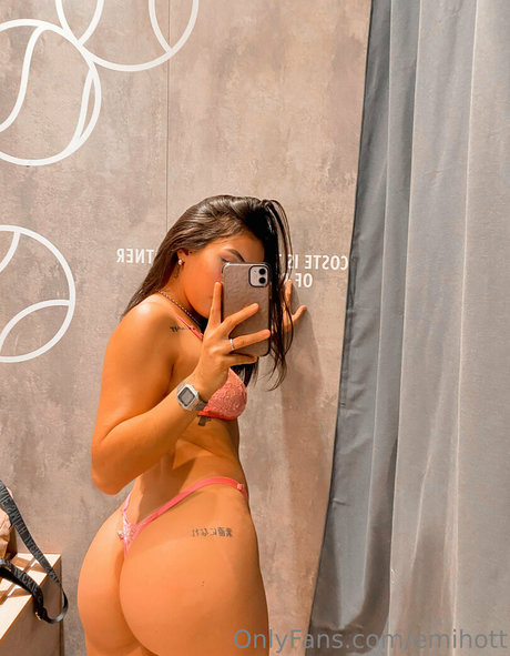 emihott pornographic model images