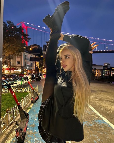 Anna Contortionist beautiful pornstar galleries