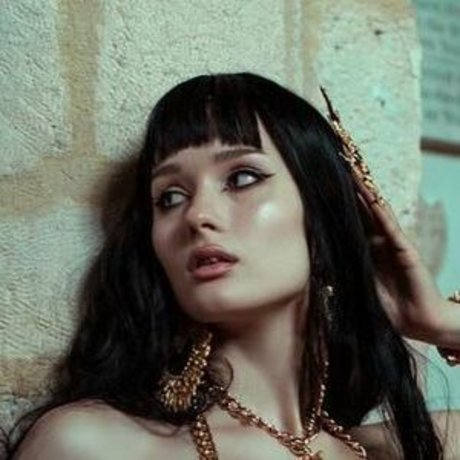 Saich0tic model nice pictures