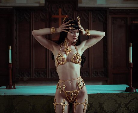 Saich0tic art actress img