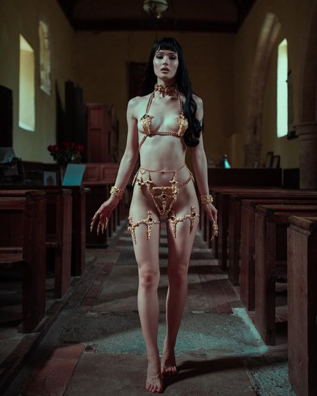 Saich0tic model erotic pic