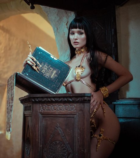 Saich0tic best model photo