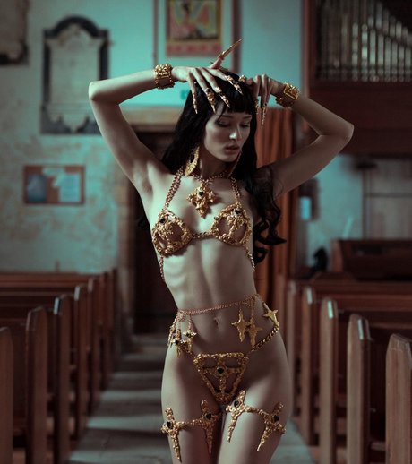 Saich0tic porn model photos