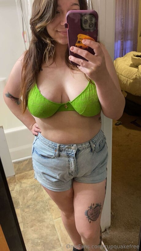 cupquakefree pornstar erotic photo