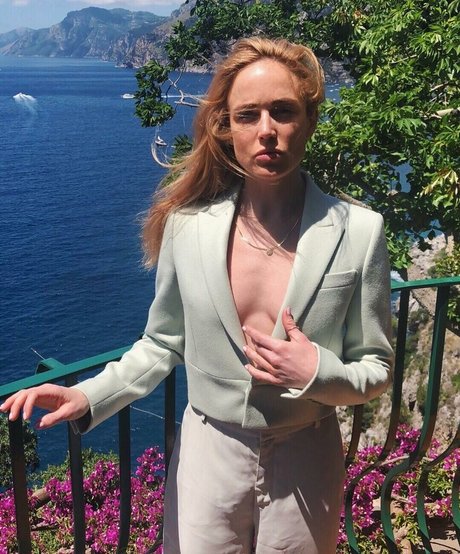 Caity Lotz model hd archive