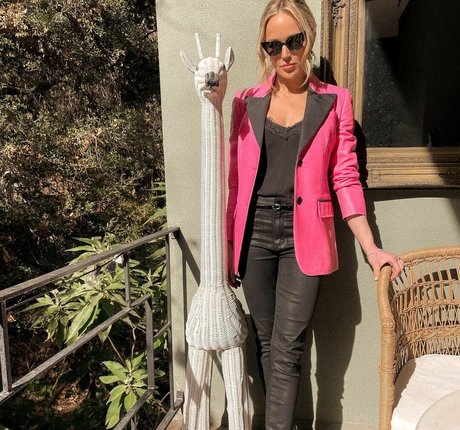 Caity Lotz star top pics