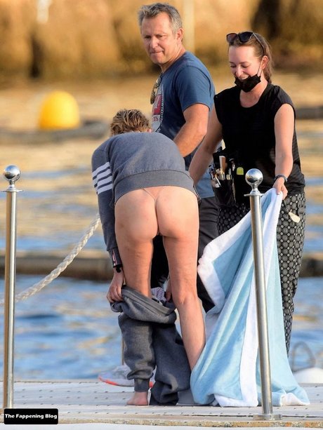 Sharon Stone naked actress pics