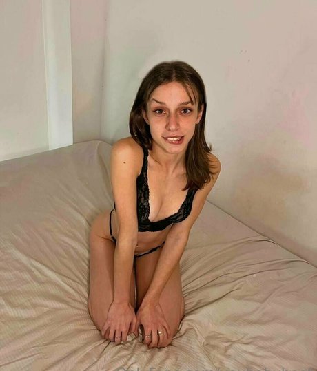 youbabyhoot pornographic model picture