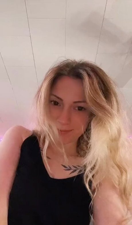 Little Momma model nudes image