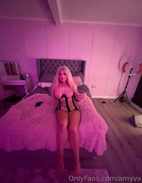 Amyvx exclusive pornstar img