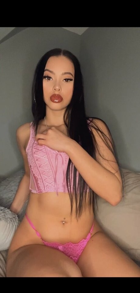 girlyvalentina pretty pornstar image