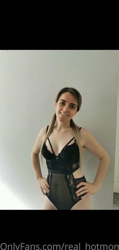 hot1989mom model nude images