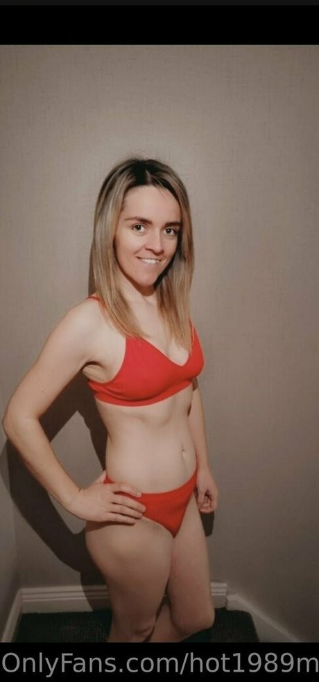 hot1989mom adult model image