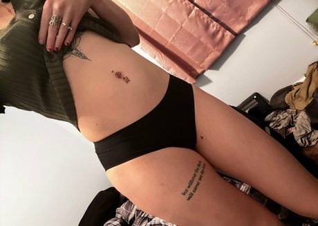 queenofbootyy__ beautiful star photos