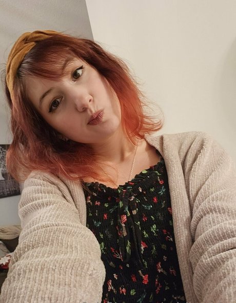 valvestia pretty pornstar photos