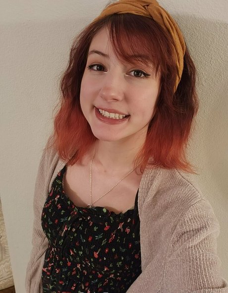 valvestia nude actress pictures