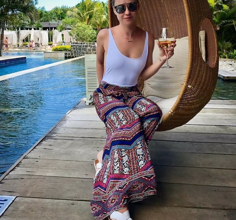 Becca Tobin nudes actress gallery