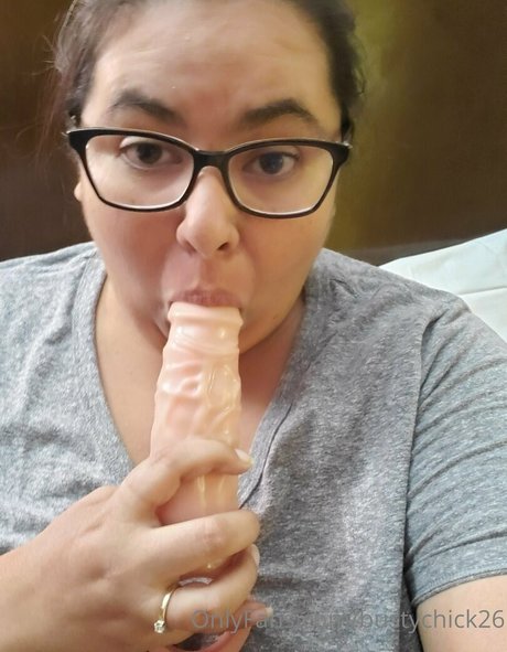 bustychick26 xxx model picture