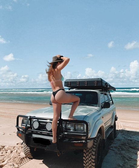 eliza rose97 model naked pic