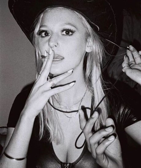 Poppyy Hopson beautiful model gallery