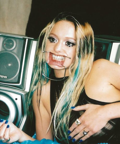 Poppyy Hopson star sexy pictures