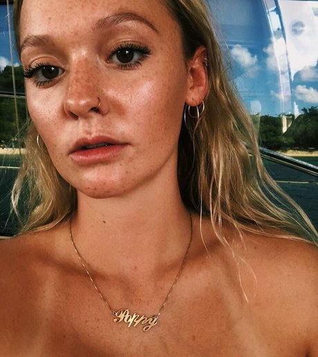 Poppyy Hopson star free pics