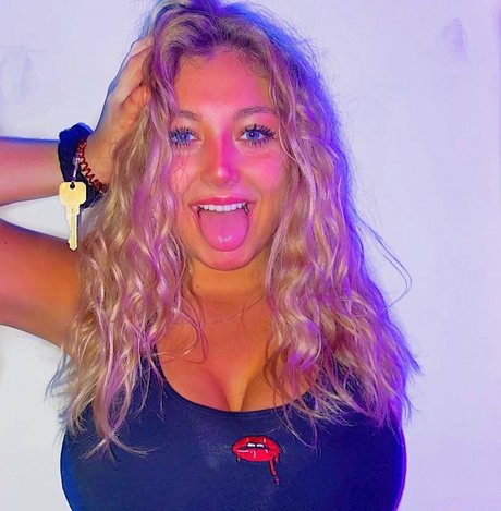 meakelena model pretty photos