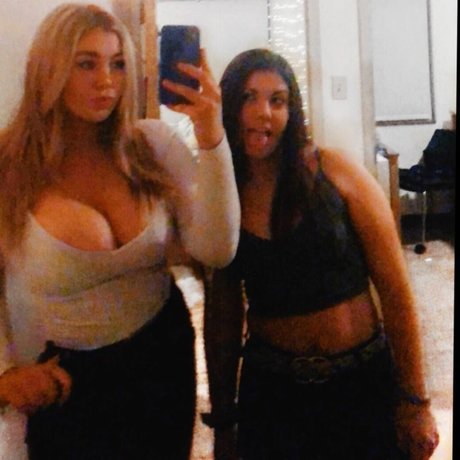 meakelena naked model image