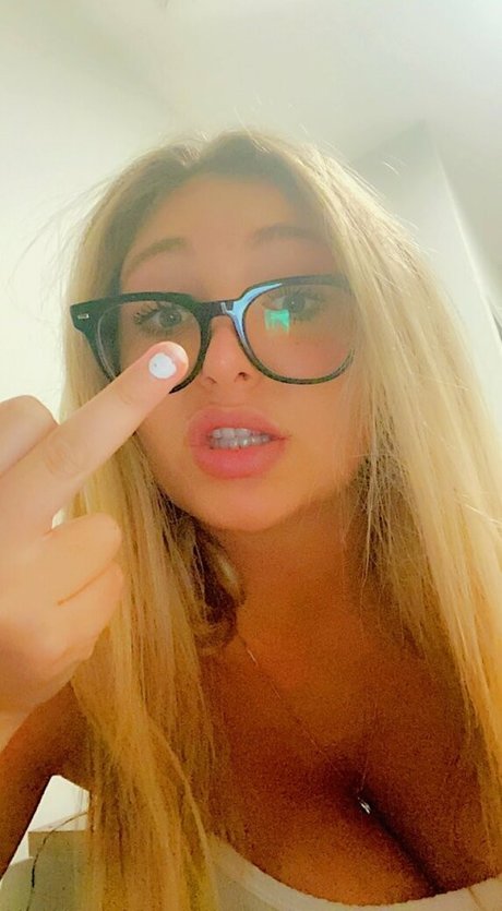 meakelena high quality model photos