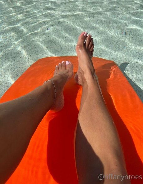 alittleoftiff model naked photos