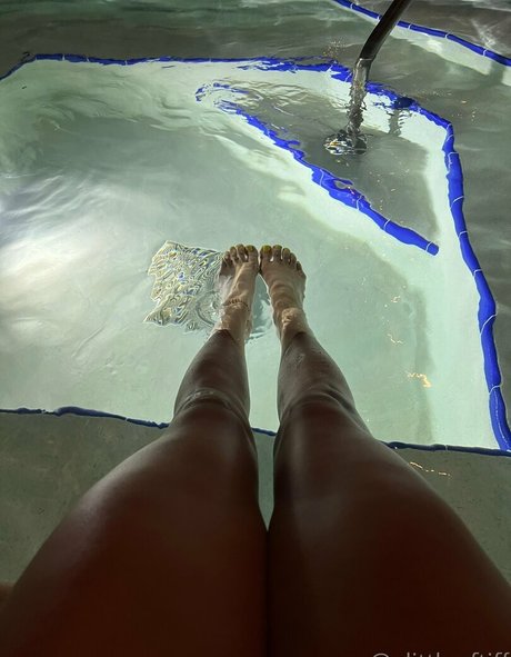 alittleoftiff nude model image