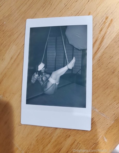 flow3r kitt3n perfect actress img